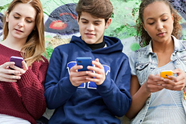 allarme-nomofobia-tra-i-giovani-come-salvarsi-dalla-dipendenza-da-smartphone